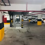 Apto 502 - Dois quartos à beira da praia de Pajuçara em Maceió, próximo a feirinha de artesanato